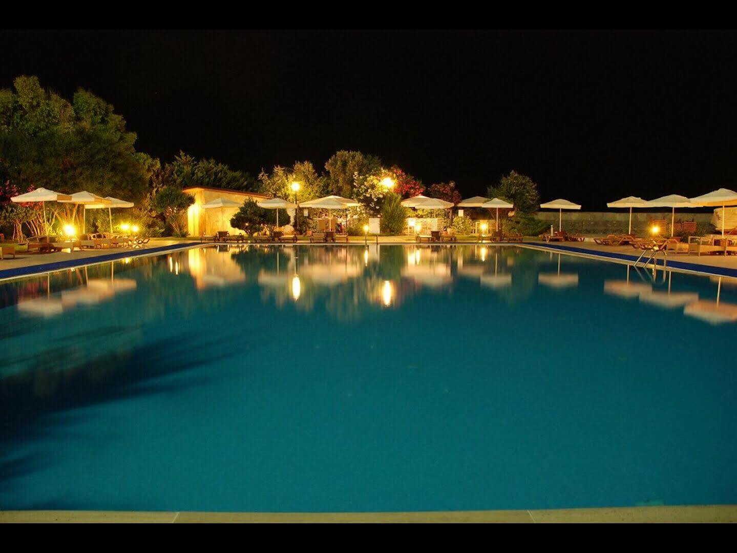 Babaylon Hotel Çeşme Exteriör bild